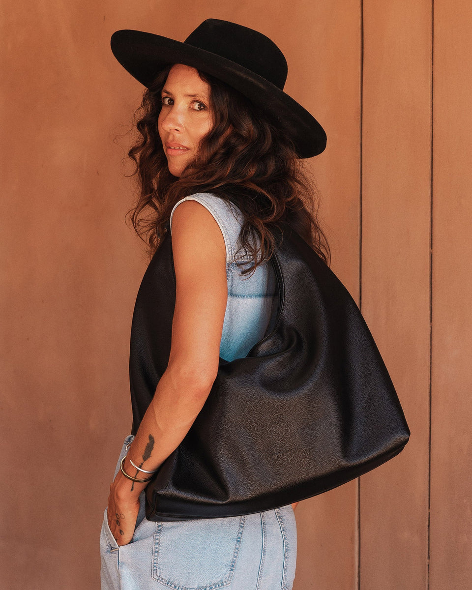 ショルダーバッグ・ポシェット Monaco Flap Shoulder Bag Black Monaco Shoulder Bag in Black – Ultimate It Girl Bag