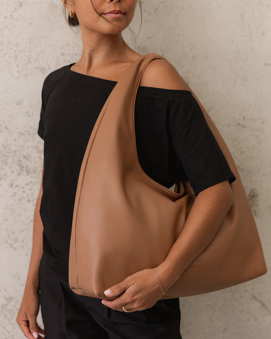 Louenhide Monaco Shoulder Bag in Toffee styled with all black outfit.